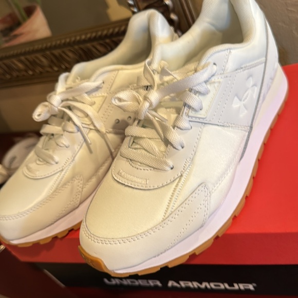 Under Armour Women’s Essential Runner White Sneakers size 9 - Picture 10 of 14